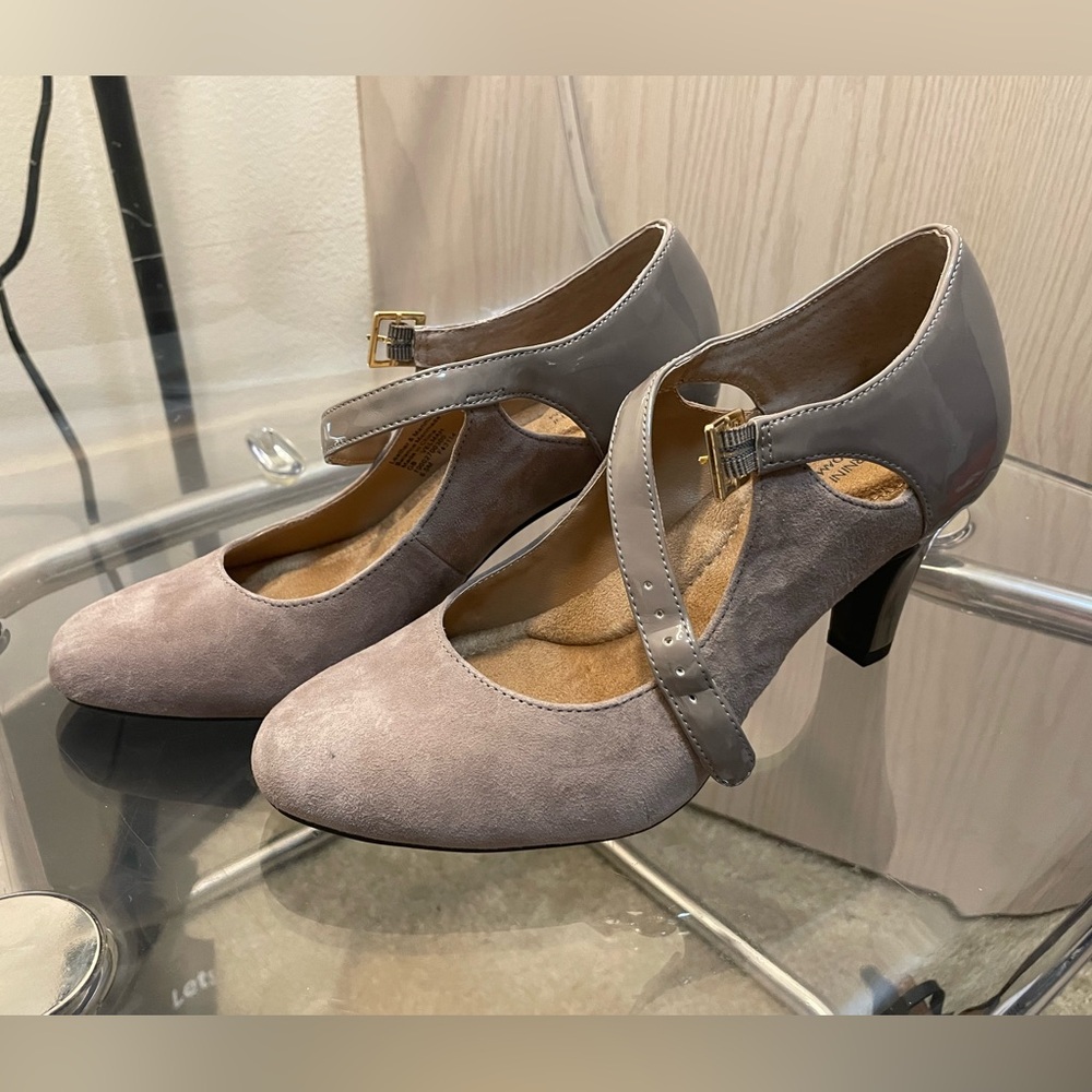 Women’s Giani Bernini Velmah Taupe Heels